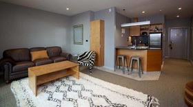 King & Queen Hotel Suites