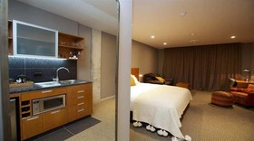 King & Queen Hotel Suites
