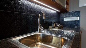 King & Queen Hotel Suites