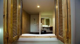 King & Queen Hotel Suites