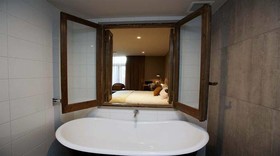King & Queen Hotel Suites