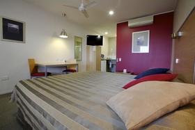 Landmark Manor Motel