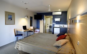 Landmark Manor Motel