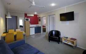 Landmark Manor Motel