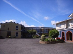 Parkside Motel and Apartments