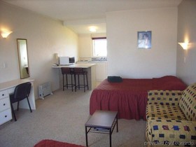 Parkside Motel and Apartments