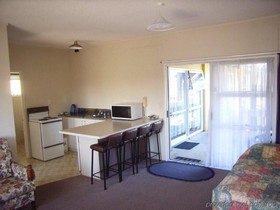 Parkside Motel and Apartments