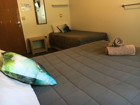 Sunflower Lodge
