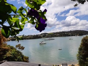 Waters Edge Holiday Home