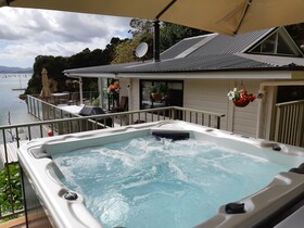 Waters Edge Holiday Home