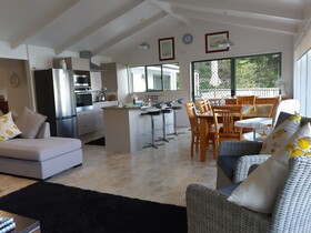 Waters Edge Holiday Home