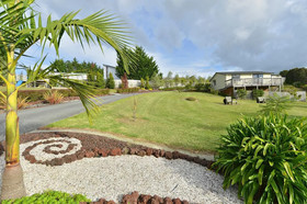 Sunseeker Cottages Motel