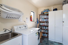 Sunseeker Cottages Motel