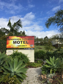 Sunseeker Cottages Motel