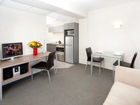 Quality Suites Central Square