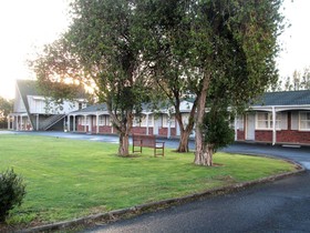 Colonial Motel