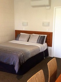 Colonial Motel