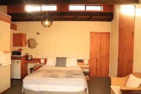Papakura Motor Lodge & Motel