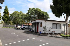 Papakura Motor Lodge & Motel