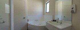Kapiti Lindale Motel & Conference Centre