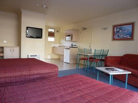 Raglan Sunset Motel