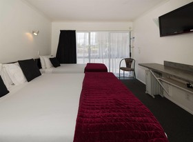 Accolade Lodge Motel