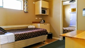 Astray Motel & Backpackers