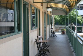Astray Motel & Backpackers