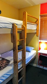 Astray Motel & Backpackers