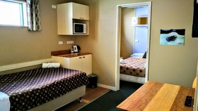Astray Motel & Backpackers