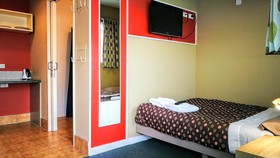 Astray Motel & Backpackers