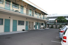 Astray Motel & Backpackers