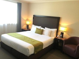 Lake Lodge
