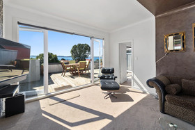 Lakeside City Apartments - Penthouse and Studio