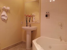 New Castle Motor Lodge