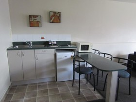 Pohutu Lodge