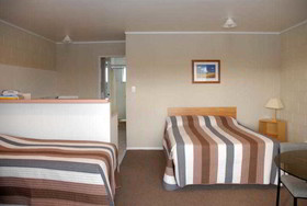 Six on Union Motel