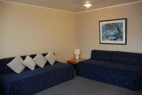 Six on Union Motel