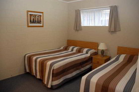 Six on Union Motel