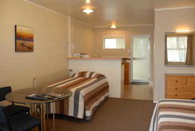Six on Union Motel