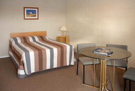 Six on Union Motel