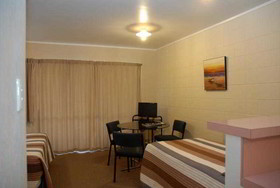 Six on Union Motel