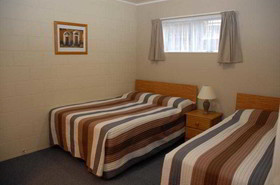 Six on Union Motel