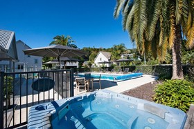 Chapel Cottage - Bay Of Islands Holiday Home