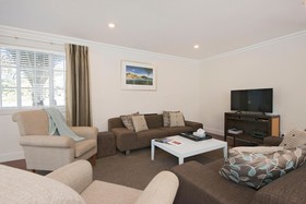 Chapel Cottage - Bay Of Islands Holiday Home