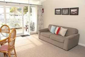 Hananui Lodge and Apartments
