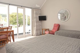 Hananui Lodge and Apartments