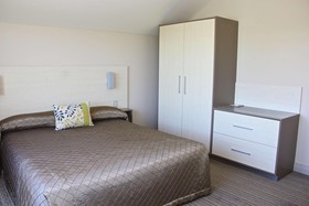 Hananui Lodge and Apartments