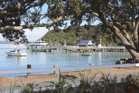 Hananui Lodge and Apartments