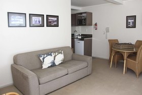 Hananui Lodge and Apartments